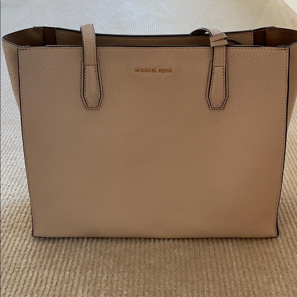Michael Kors Handbags - Beige Michael Kors “Mercer” laptop purse